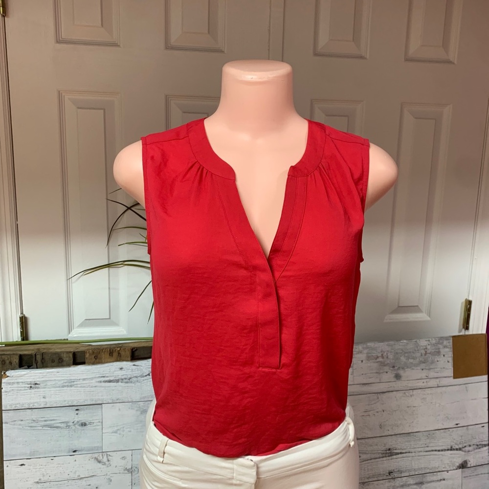 Banana Republic Top Woman’s Red V Neck Sleeveless Blouse Sz Small